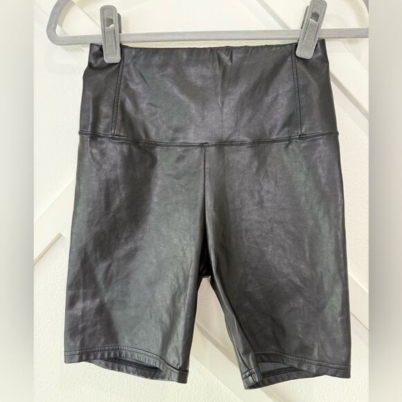 Aritzia Wilfred Free Daria Vegan Leather Bike Short Black Size Medium - Picture 2 of 9
